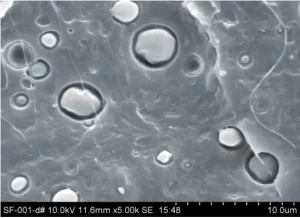 Ademend membraan en vulmiddel “porogene” microstructuur